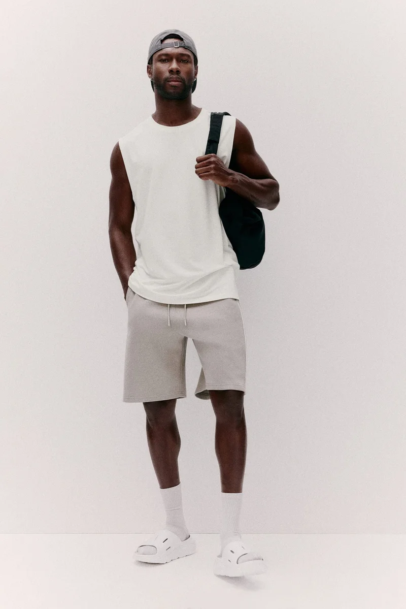 اتش اند ام بلوزة فيست رياضية بقصة عادية من نسيج دراي موف